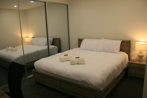 2 chambres, fer et planche à repasser, Wi-Fi, draps fournis