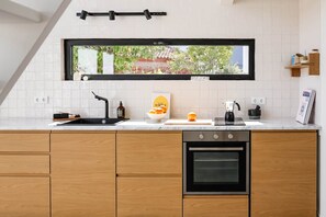 Fridge, oven, stovetop, toaster