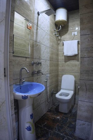 Shower, free toiletries, towels, soap