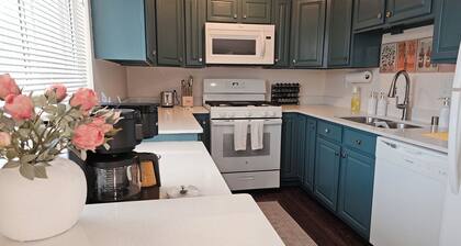 Cozy 2-bedroom condo in Uptown Albuquerque