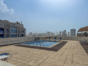 حمام سباحة