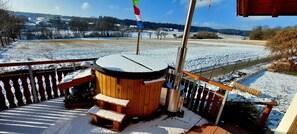 Banyera d'hidromassatge a l'aire lliure