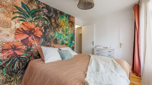 2 bedrooms, desk, iron/ironing board, travel cot