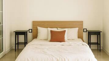 4 bedrooms, iron/ironing board, Internet, bed sheets