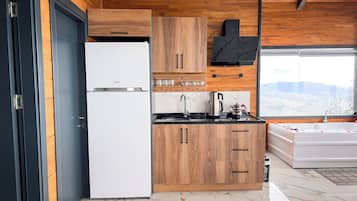 Bungalow Deluxe - utsikt mot resort - intill bergen | Skrivbord, arbetsyta för laptop och gratis wi-fi