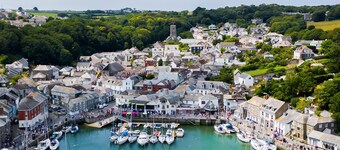 Seven Bays beaches, Trevose Golf Club and Trevose Headland within minutes walk