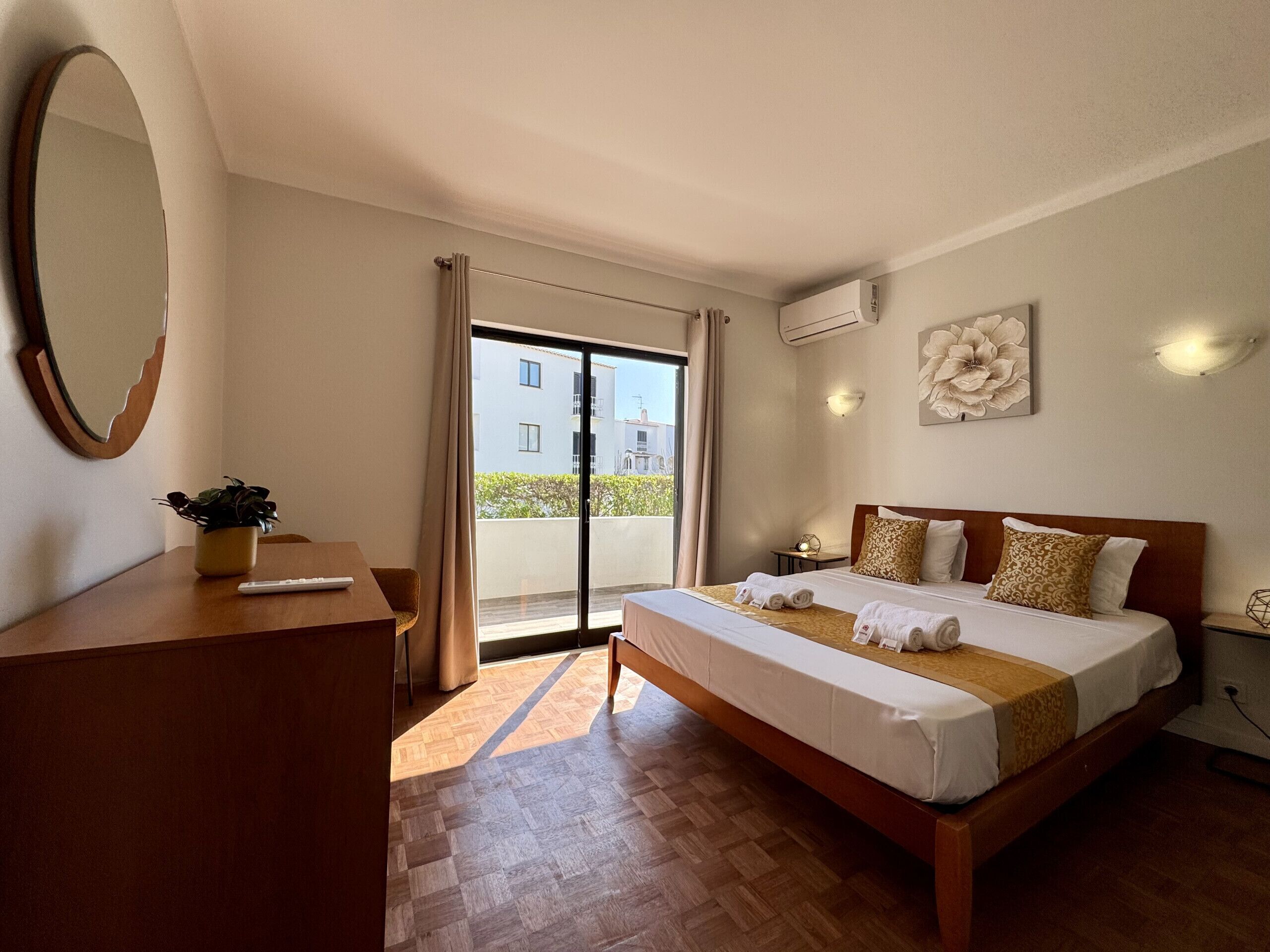 3 dormitorios, tabla de planchar con plancha, wifi gratis y ropa de cama