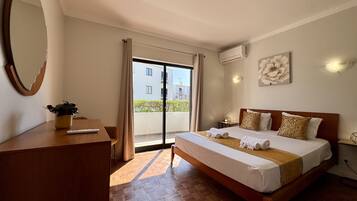 3 dormitorios, tabla de planchar con plancha, wifi gratis y ropa de cama