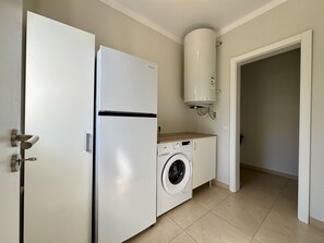 Microwave, dishwasher, coffee/tea maker, cookware/dishes/utensils