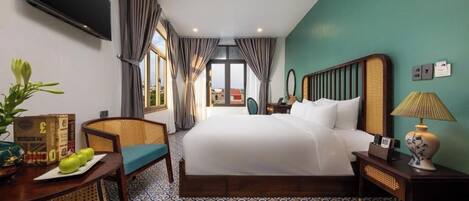 Escritorio, tabla de planchar con plancha y wifi gratis