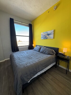 1 habitación, escritorio, tabla de planchar con plancha y wifi gratis 