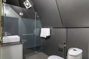 Superior-Doppelzimmer, Bergblick | Badezimmer | Handtücher, Seife, Toilettenpapier
