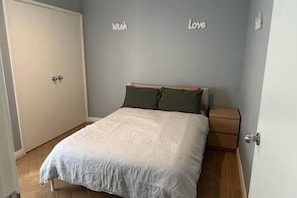 4 bedrooms, desk, iron/ironing board, travel crib