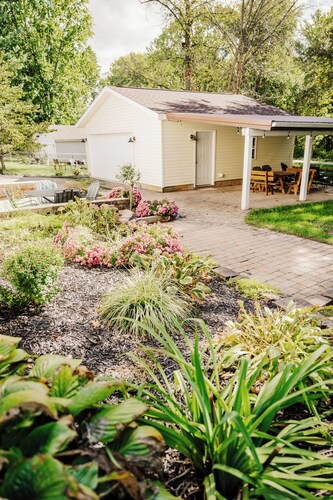 Ohio Towpath Paradise Luxury Canal-Side 3BR Pet-Friendly Near DT Akron!