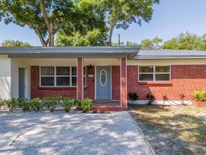 Exterior - Clubview House | Family Stay by the Country Club (Tampa)