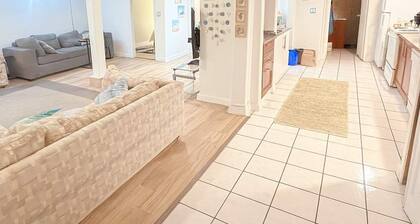 Melrose Place Poolside Hideaway Basement Suite Sleeps 6+