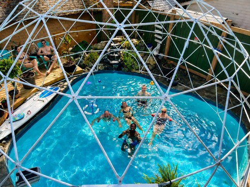 Poolside Hideaway • Heated Pool All Year • Ideal for Groups (Sleeps 6+)
