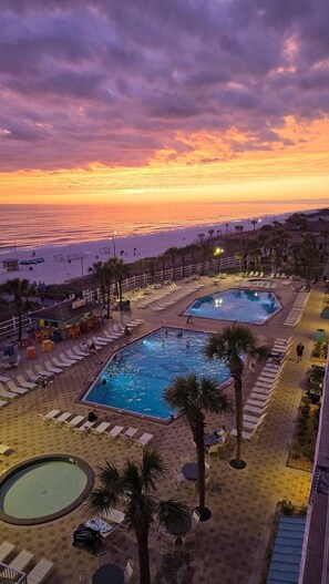 Pool - Sunny Daze 104-Walk-Out Beachfront-Sleeps 6 (Panama City Beach)