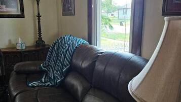 Una televisión, un reproductor de DVD