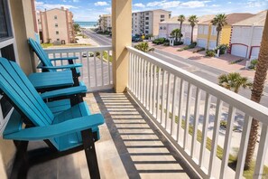 Property grounds - 3rd Flr Beachview Luxe " Elevator " Pool " BBQ (South Padre Island)