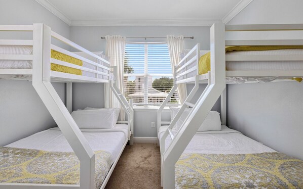 3 bedrooms, desk, iron/ironing board, WiFi