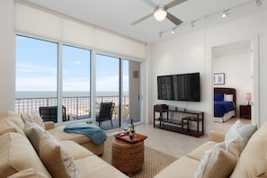 Condo, 3 Bedrooms | Living area