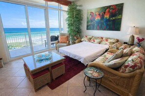 Apartment, 3 Bedrooms | Living area