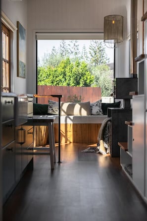 المنشأة من الداخل