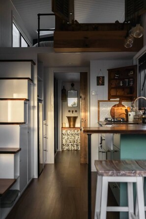 Fridge, stovetop, coffee/tea maker, electric kettle