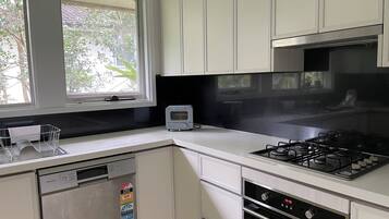 Microonde, forno, piano cottura