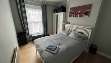 3 bedrooms, iron/ironing board, WiFi, bed sheets