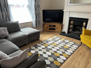 TV, fireplace