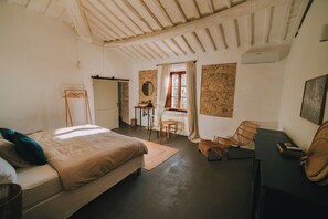 11 bedrooms, iron/ironing board, travel cot, free WiFi