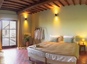 11 bedrooms, iron/ironing board, travel cot, free WiFi