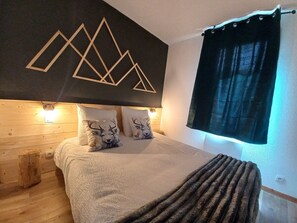 2 bedrooms, bed sheets