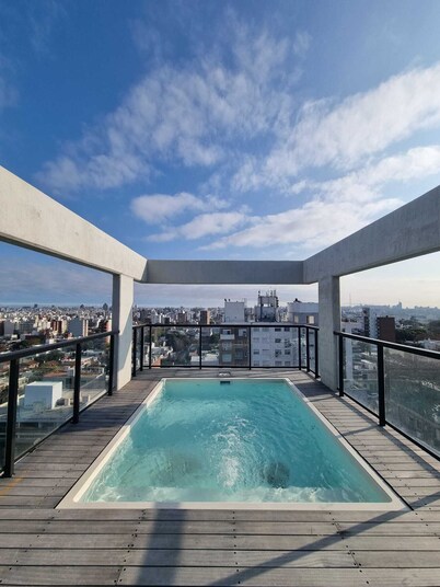 A modern loft with a smart key system, located close to a Mall and beaches.