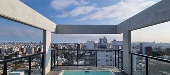 A modern loft with a smart key system, located close to a Mall and beaches.