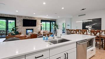 House | 7 bedrooms, Internet