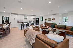 6 bedrooms, Internet - 6BR Sand Valley Lodge With Hot Tub Bar Putting Green (Nekoosa)