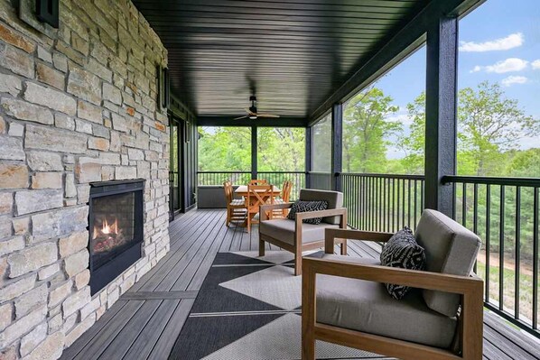 House | 7 bedrooms, Internet - 6BR Sand Valley Lodge With Hot Tub Bar Putting Green (Nekoosa)