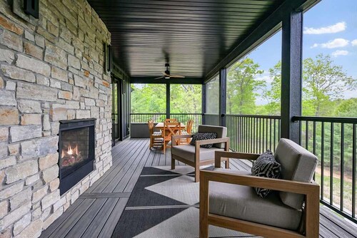 6BR Sand Valley Lodge With Hot Tub Bar Putting Green
