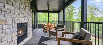 6BR Sand Valley Lodge With Hot Tub Bar Putting Green