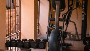 A gym with exercise equipment, a bench, and dumbbells. - Cabo Villa for 20 w Ocean Views Pool Hot tub (San José del Cabo)