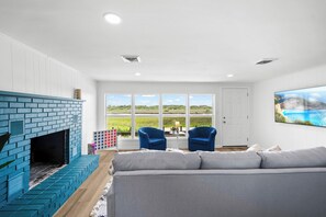 House | 3 bedrooms, Internet - Waterfront Serenity Steps to Beach Fire Pit BBQ (St. Augustine)