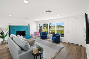 House | 3 bedrooms, Internet - Waterfront Serenity Steps to Beach Fire Pit BBQ (St. Augustine)