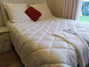 Comfort Double Room, Garden View | Laptop workspace, free WiFi - JM TOURS & SAFARIS GUESTHOUSE (Roodepoort)
