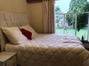 Dobbeltrom – comfort, hageutsikt | Skrivebord for bærbar PC og wi-fi (inkludert)