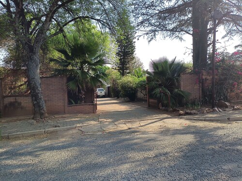 JM TOURS & SAFARIS GUESTHOUSE