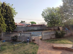Exterior - JM TOURS & SAFARIS GUESTHOUSE (Roodepoort)