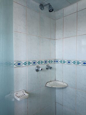 Comfort Double Room, Garden View | Bilik mandi berkongsi